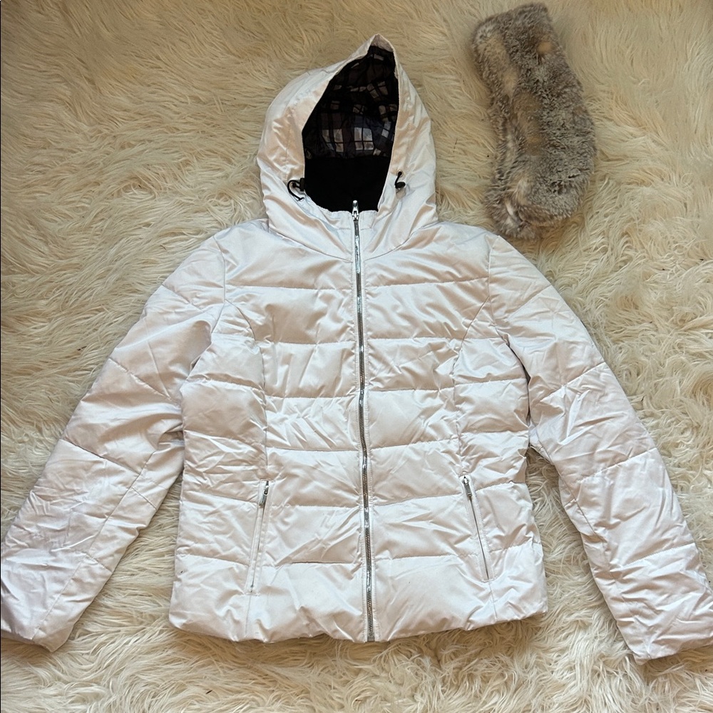 Obermeyer Women's White Hooded Puffer Jacket